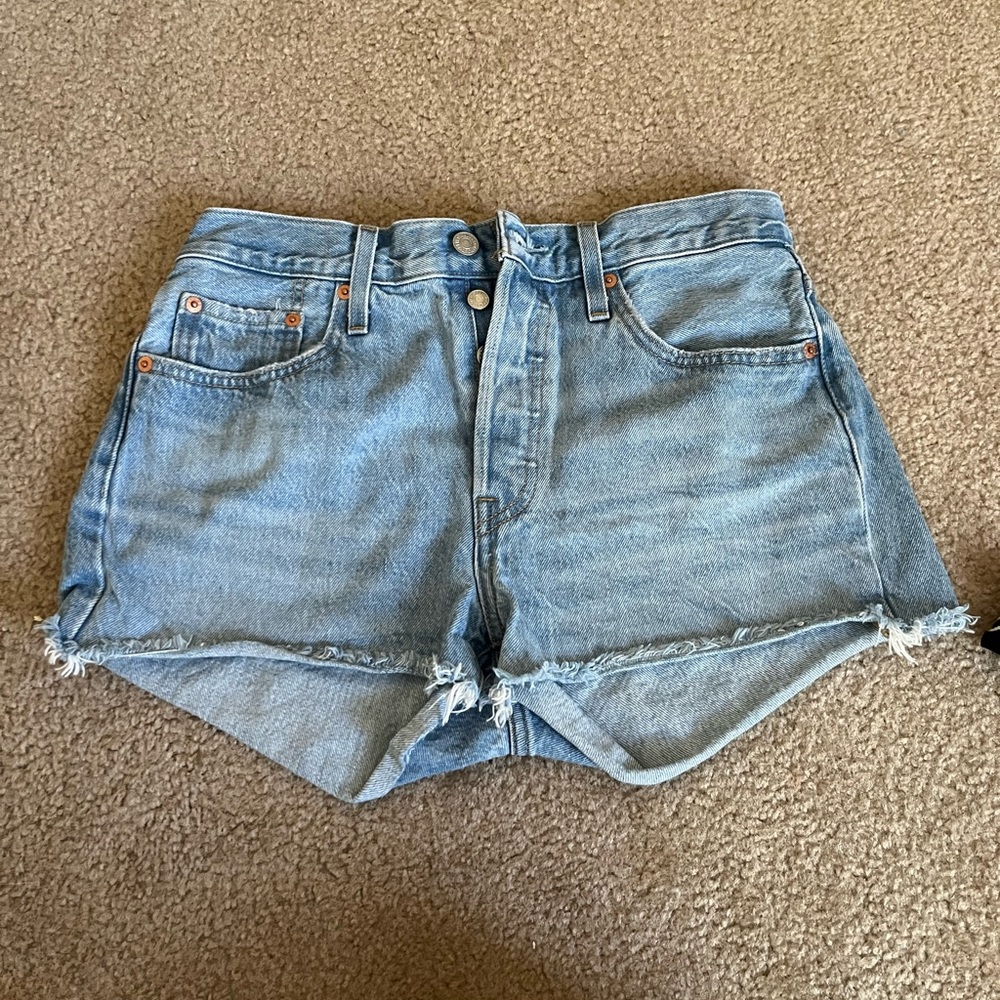 Levi’s shorts super cute!